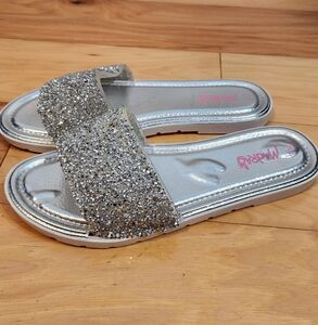 Madrag Silver Glitter Slide Sandals Minor Flaws Size 10 (Fit Like A 9)